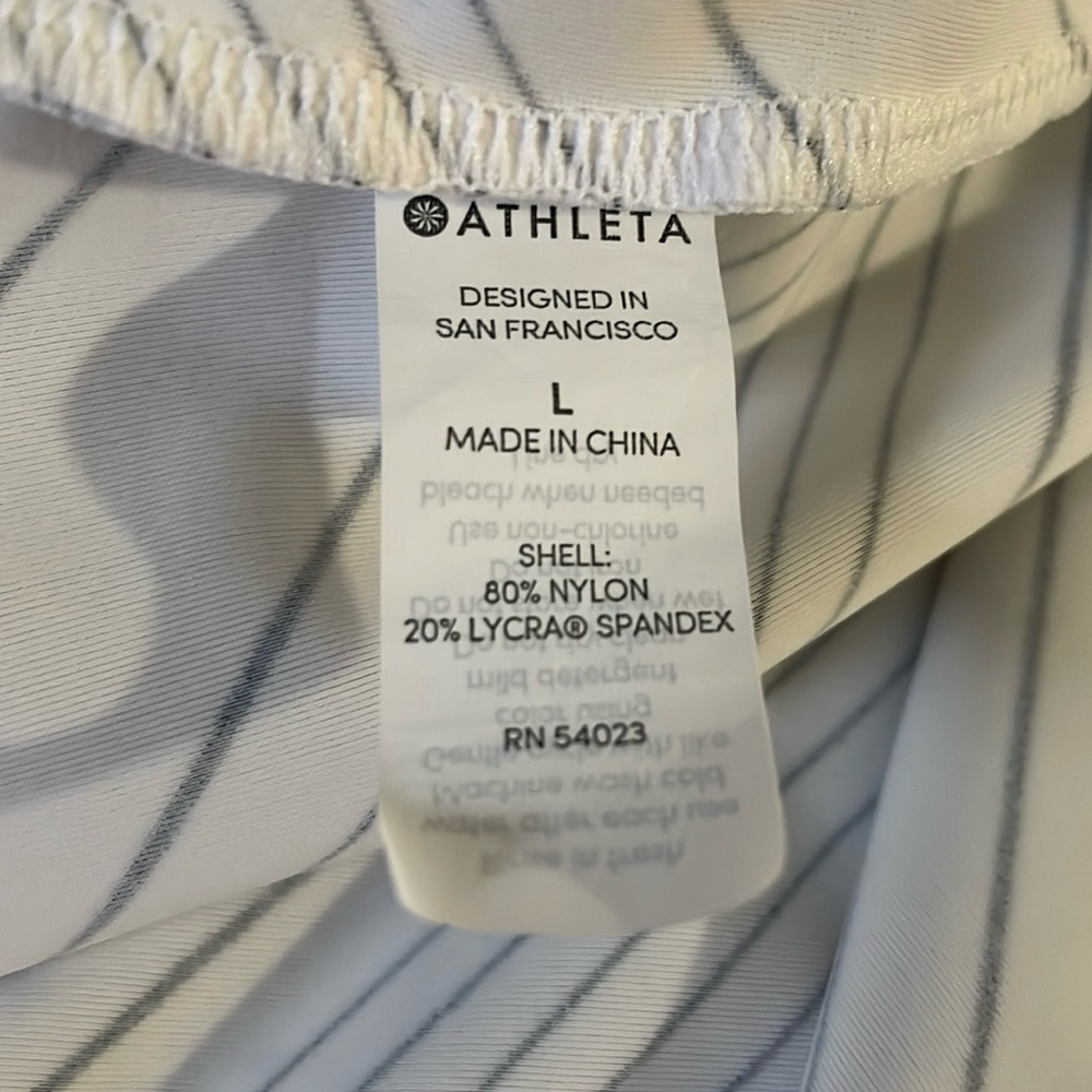 Athleta Rash-Guard Black/White Chevron Stripe Sleeveless Swim Top L EUC - Picture 8 of 11